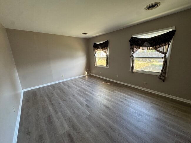 Foto del edificio - 1218 E Broadway