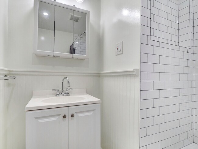 bathroom - 45 New St