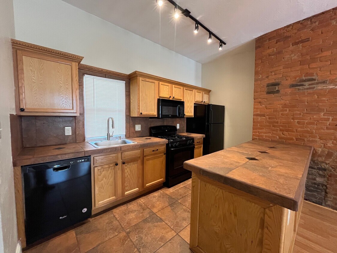 Foto principal - 5205 Carnegie St