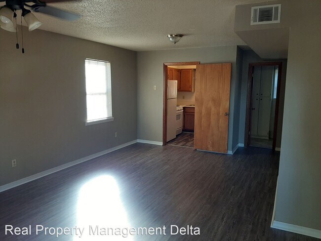 Building Photo - 2 br, 1 bath House - 634 Van Buren St.