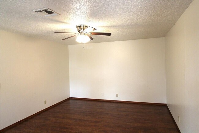 Building Photo - 336 Chalmette Dr