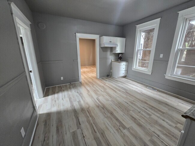 Foto del edificio - 1608 W Lincoln Ave