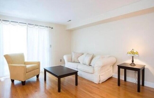 Foto del edificio - 306 Tappan St