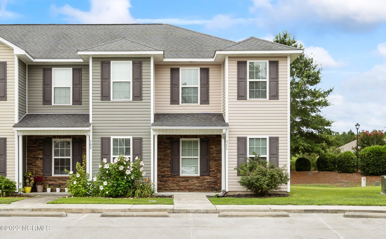 311 Glen Cannon Drive, Jacksonville, NC 28546 Townhome Rentals in Jacksonville NC