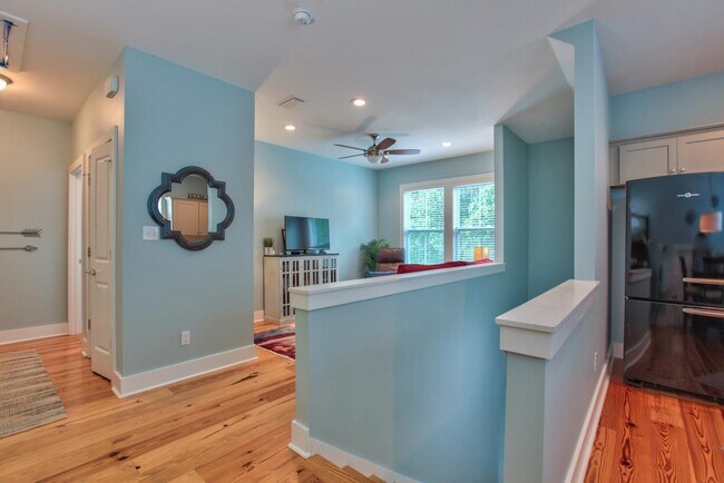 Building Photo - 1261 Myrtle View Dr