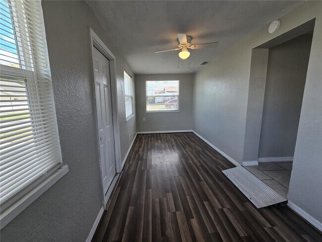 Building Photo - 246 W Bay Ave