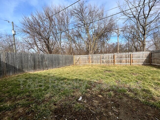 Foto del edificio - 4924 Farrington Ave