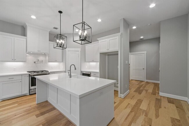 Foto del edificio - 1119 E 27th St