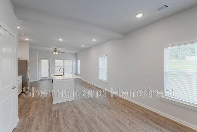 Building Photo - 5022 Mimosa Dr