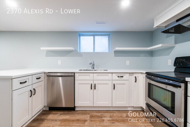 Building Photo - Beautiful Two Bedroom Lower Unit