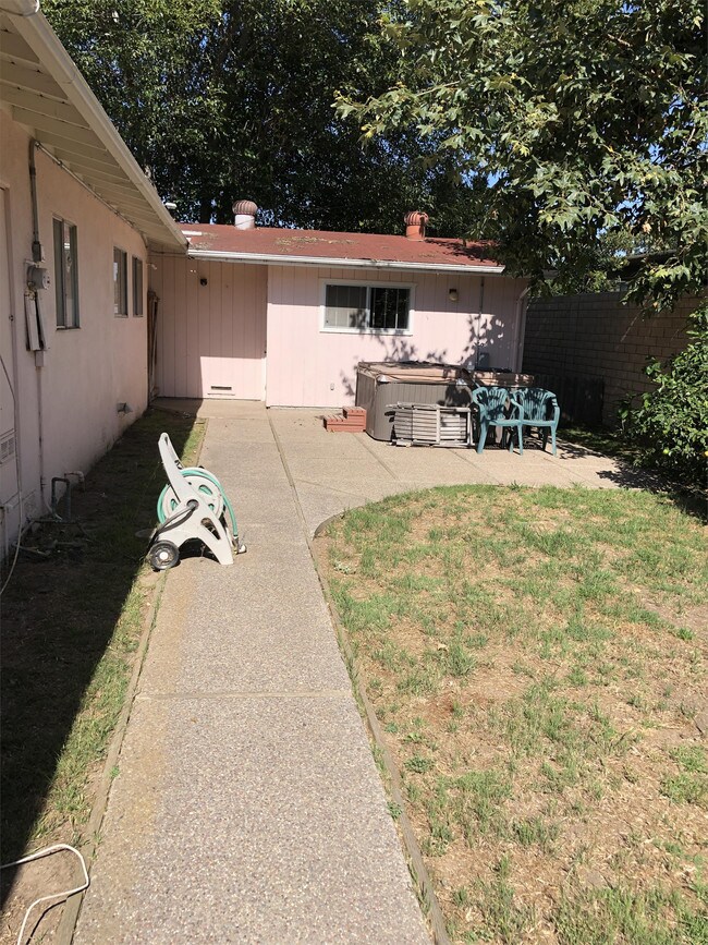 Building Photo - 5400 Hollister Ave