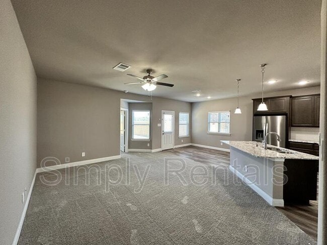Building Photo - Ashwood Dr 7817