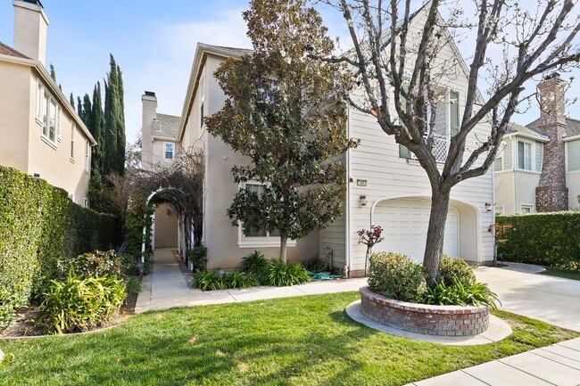 Building Photo - 4 Bedroom Home in the Beautiful Bridgeport Community!