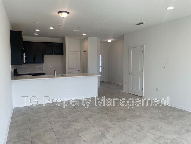 Foto del edificio - 40 Pinebury Ln