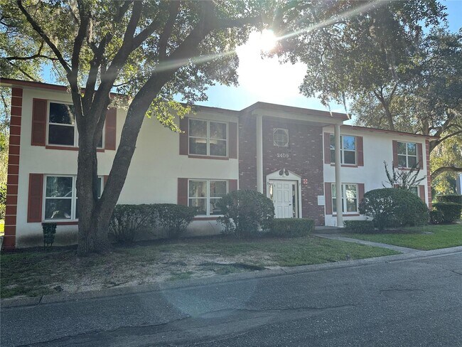 Building Photo - 2409 SE 15th Ave