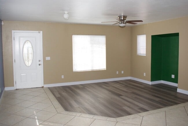 Foto del edificio - Charming 2-Story, 4 Bd 3 Ba Unit Near Downtown San Diego – 92113