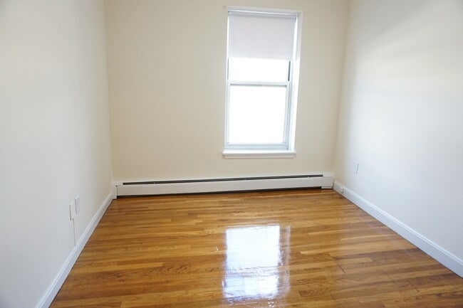 Building Photo - 180 N Beacon St