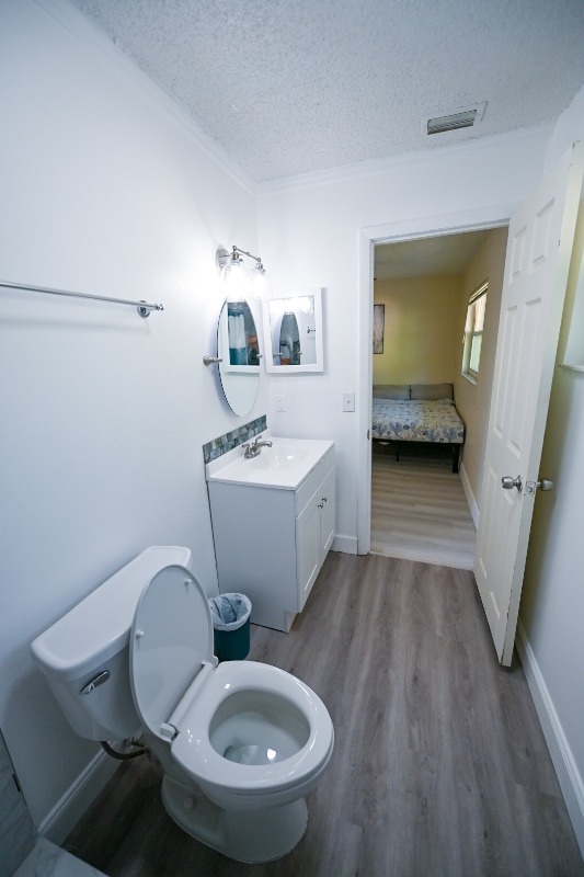 Building Photo - 2370 Leon Ave