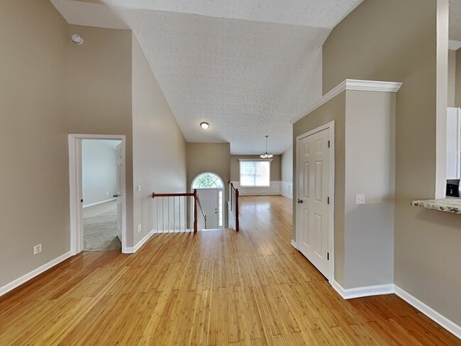 Building Photo - This spacious home will rent quickly!