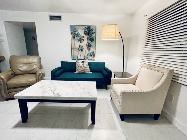 Building Photo - 4158 Tamiami Trl