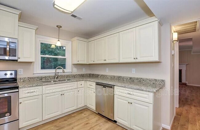 Foto del edificio - 131 Harris Creek Rd