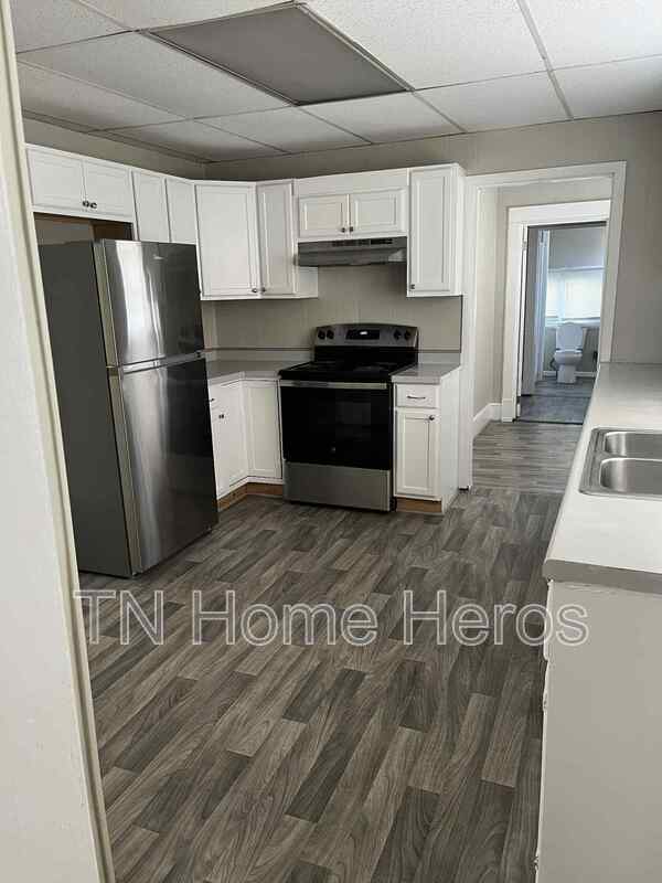 Building Photo - 505 E Morelia Ave