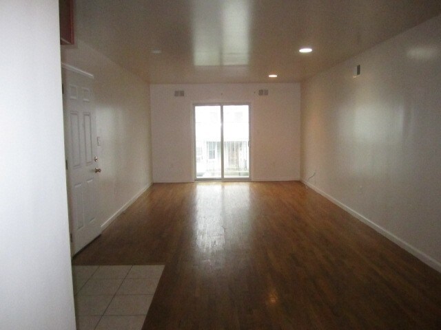 Building Photo - 160 Wilkinson Ave