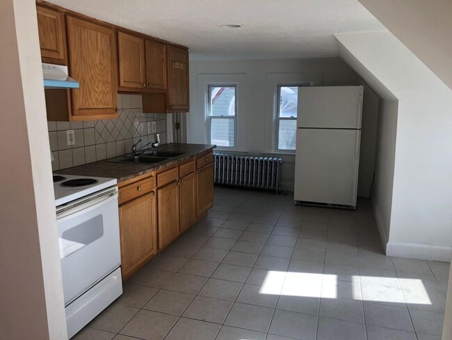 Building Photo - 58 Kellogg St