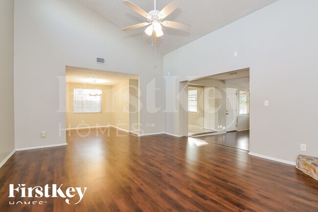 Foto del edificio - 6708 Timberlane W Dr