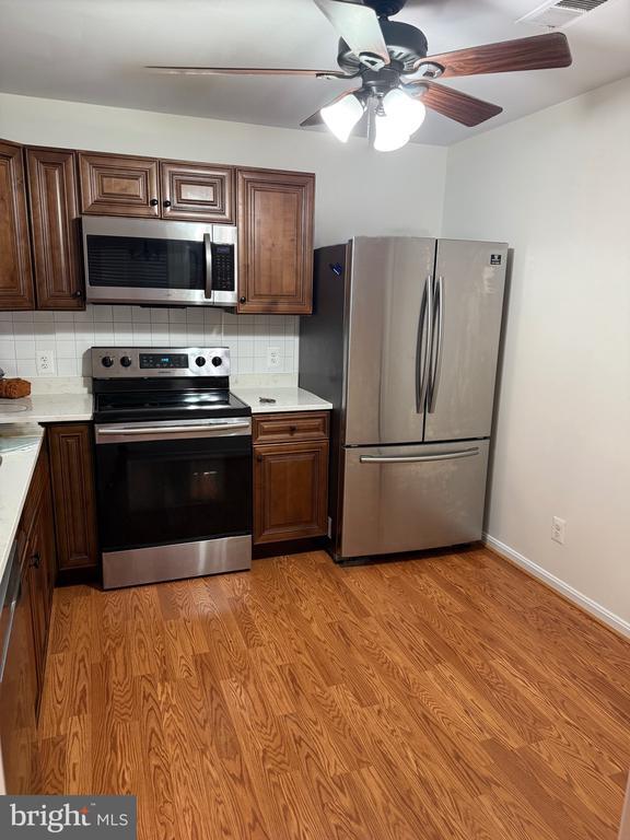 Foto del edificio - 8216 Catbird Cir