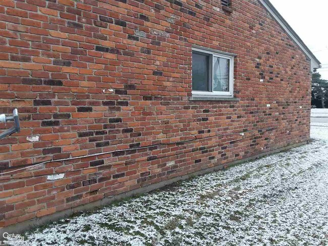 Building Photo - 17431 E 14 Mile Rd