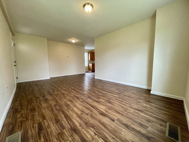 Building Photo - 520 Worthington Ridge