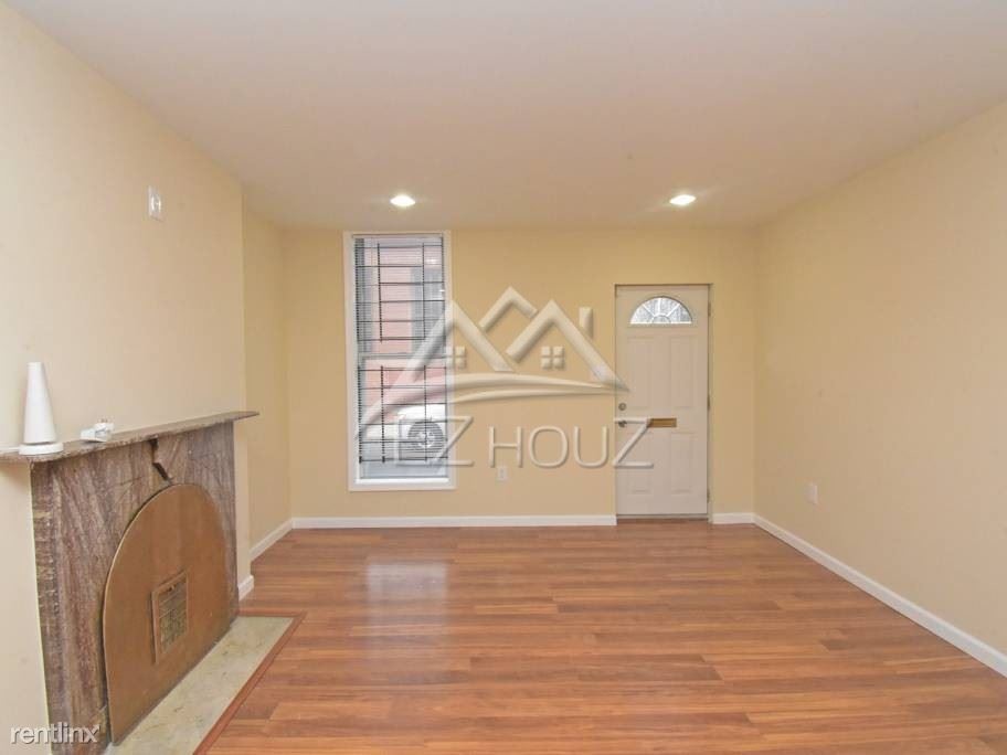 Foto principal - 3 br, 1 bath Apartment - 1633 N Spring St