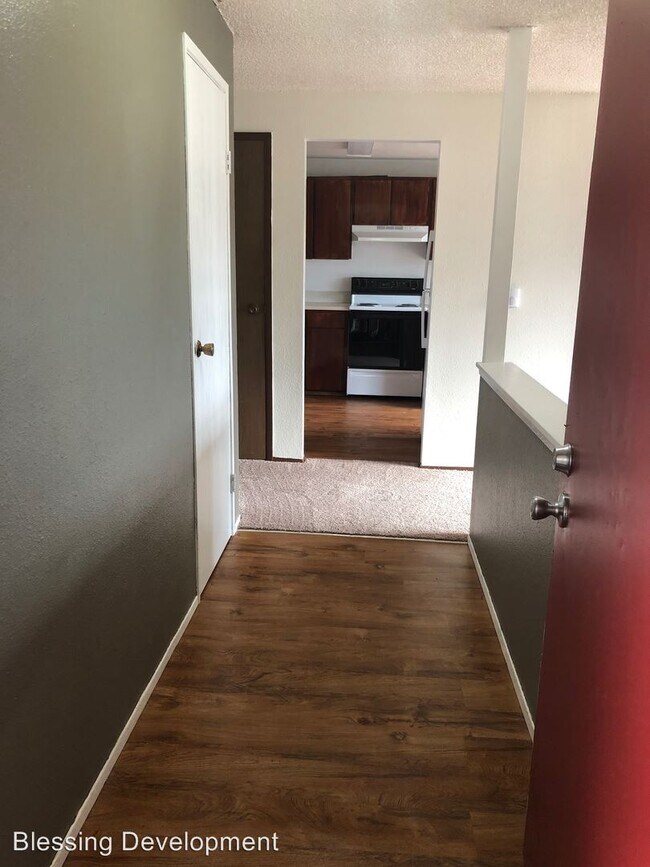 Building Photo - 2 br, 1 bath Apartment - 404 27th St SE