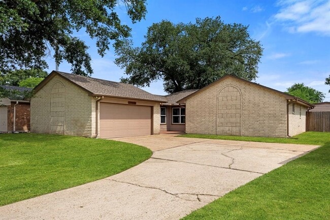Building Photo - 13834 Fleur De Lis Blvd