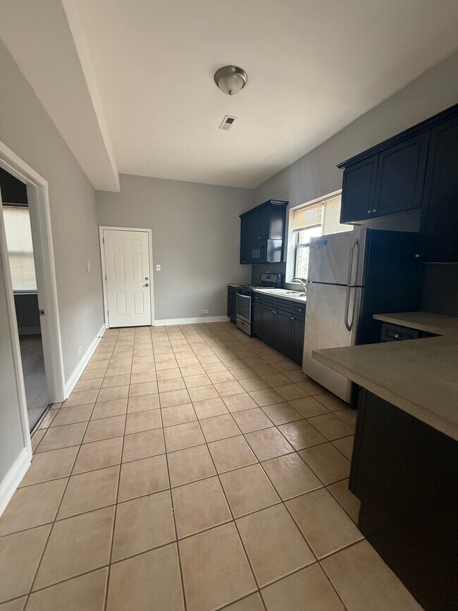 Cocina, Electrodomésticos de acero inoxidable. - 930 W 35th Pl