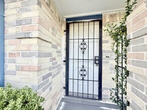 Building Photo - 12715 Middlesbrough Ln