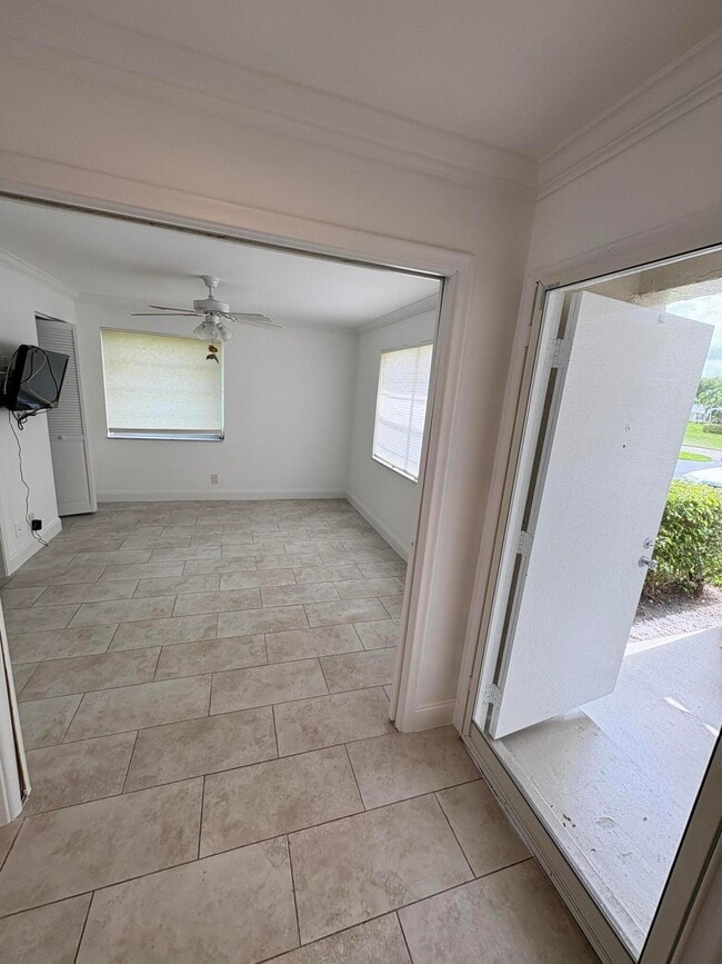 Building Photo - 1020 Silk Oak Terrace