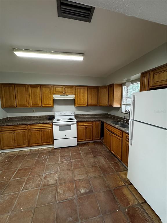 Building Photo - 701 N 72nd Terrace