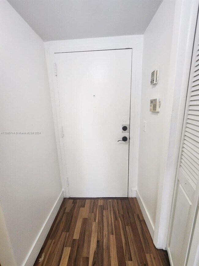 Building Photo - 13455 NE 10th Ave