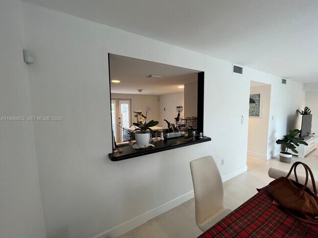 Building Photo - 5570 SW 70th Pl S