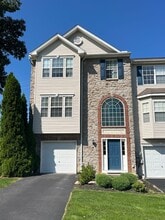 Building Photo - 16865 Roosevelt Ln