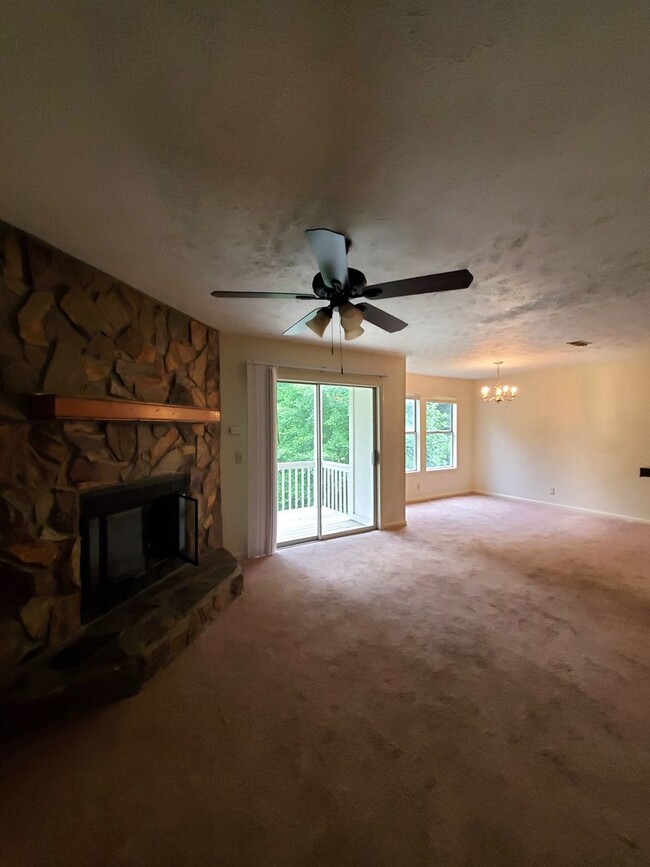 Building Photo - 6776-5 Willowbrook~ Stewarts Creek I~2 WEE...
