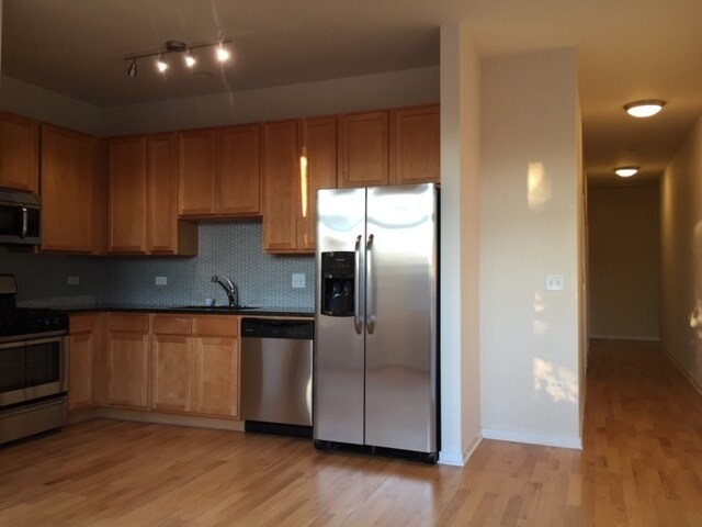 Foto del edificio - 2935 N Clybourn Ave