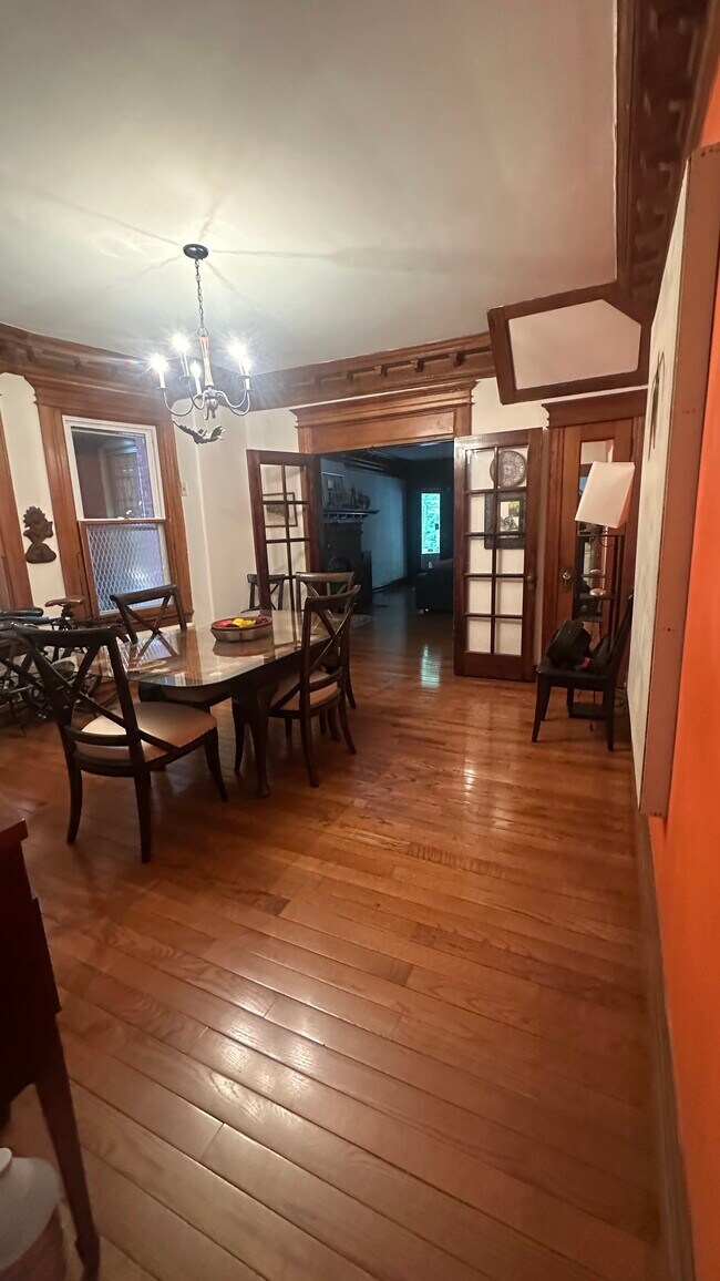 Comedor - 4646 Hazel Ave