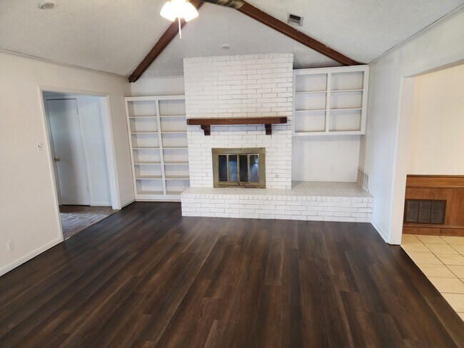 Foto del edificio - 1802 Archer Dr