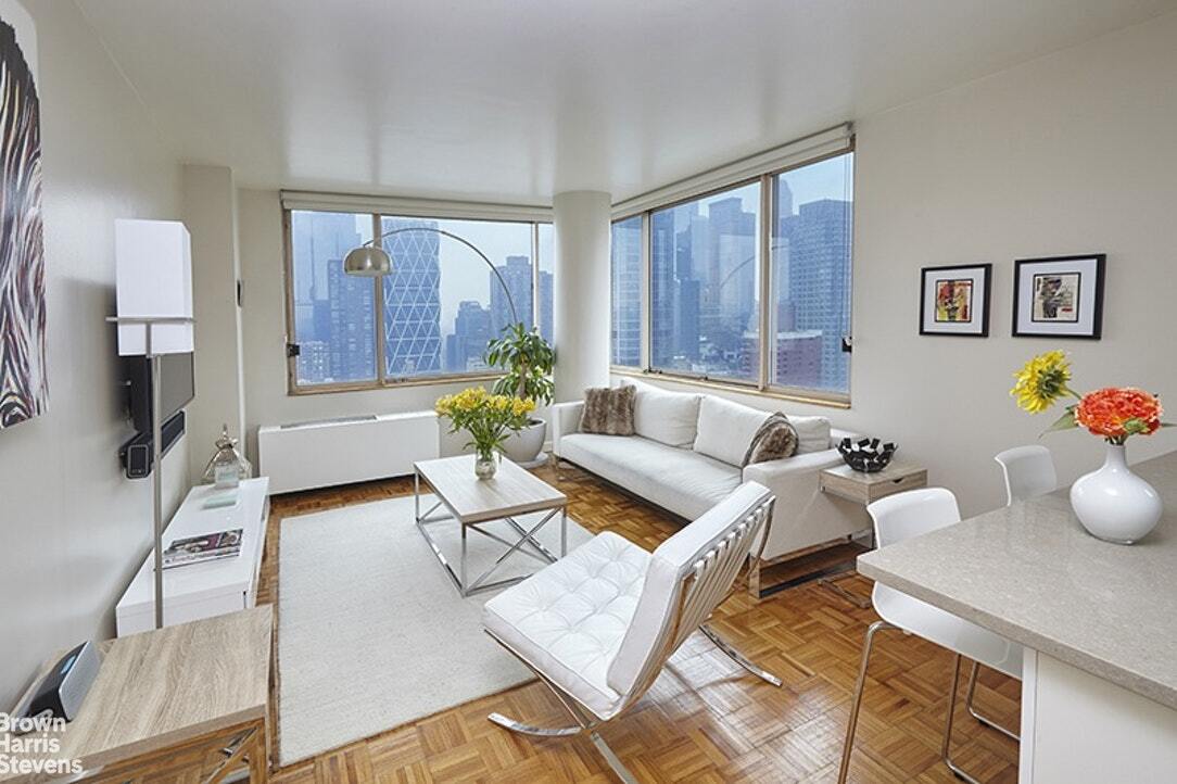 Primary Photo - 350 W 50th St