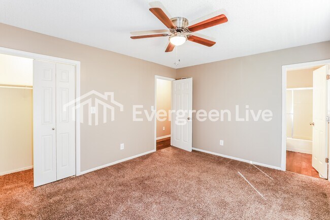 Foto del edificio - 1221 Milwaukee St