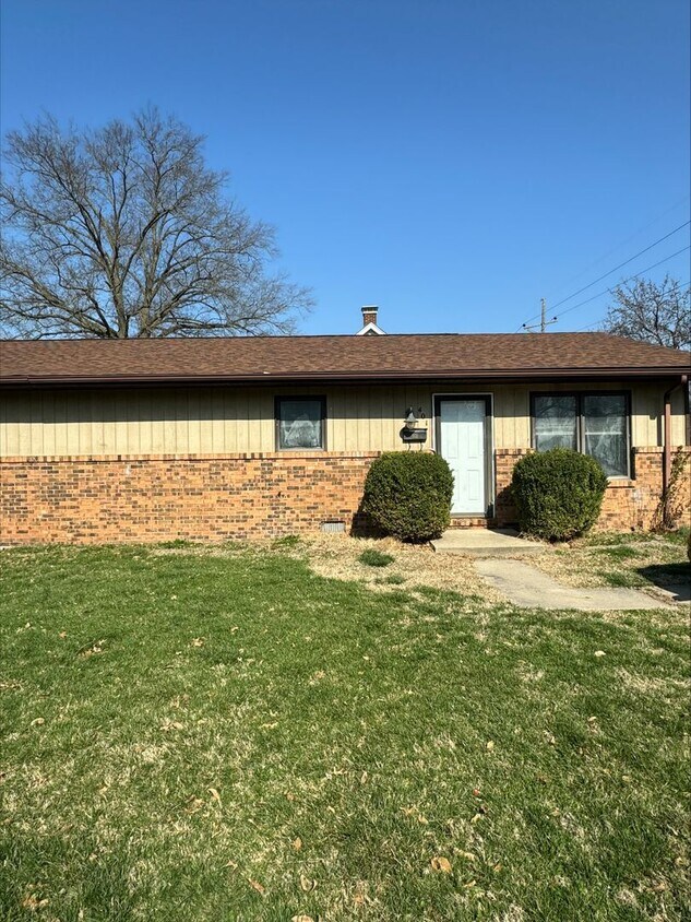 Primary Photo - 2 bedroom Available!!