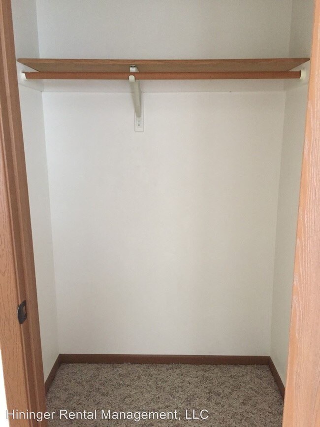 Foto del edificio - 227 E Veterans St